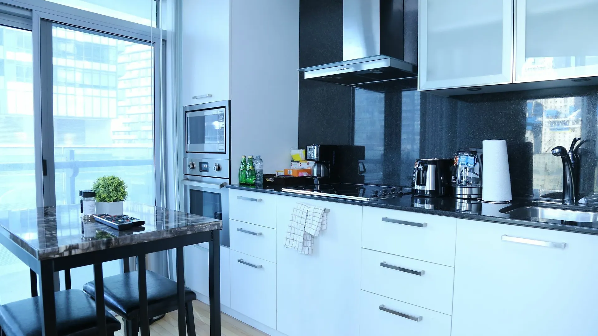 טורונטו Plush Residence Downtown מלון