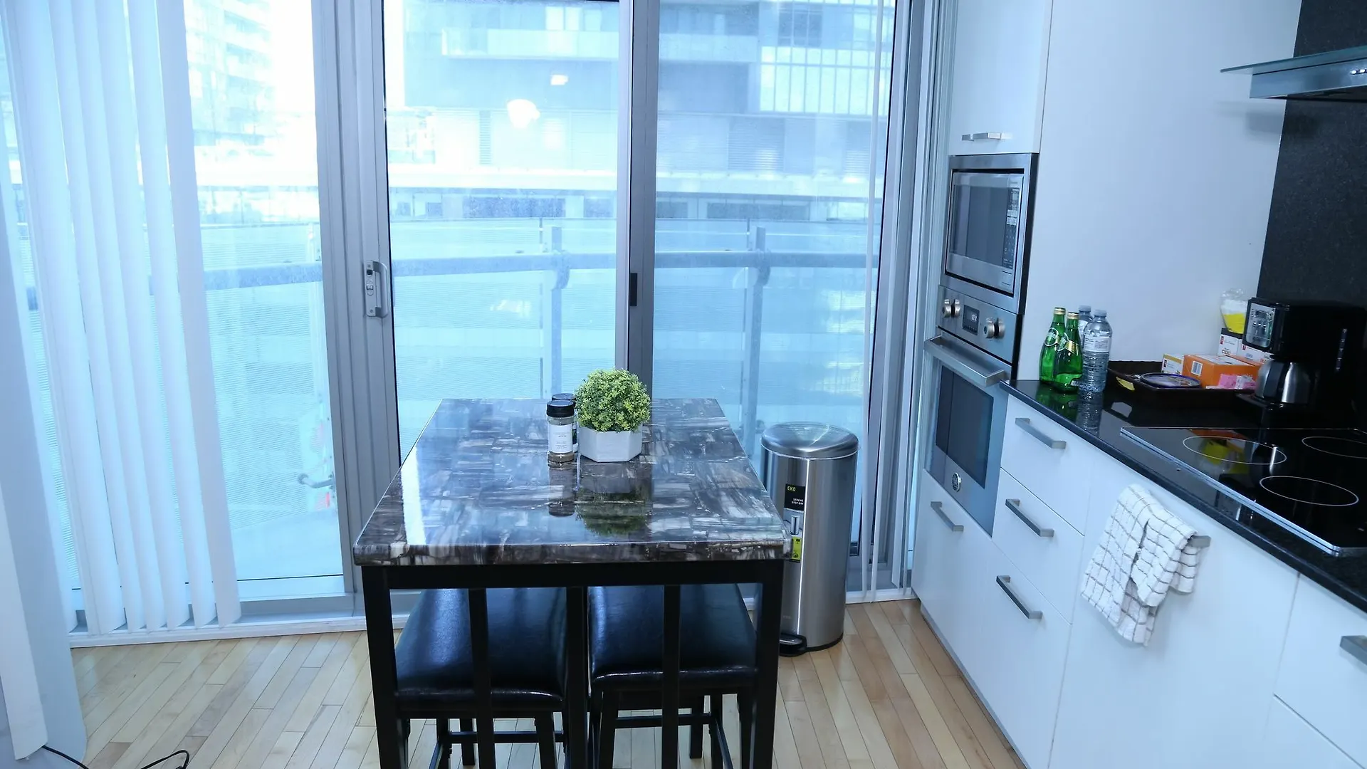 Hotel Plush Residence Downtown Toronto