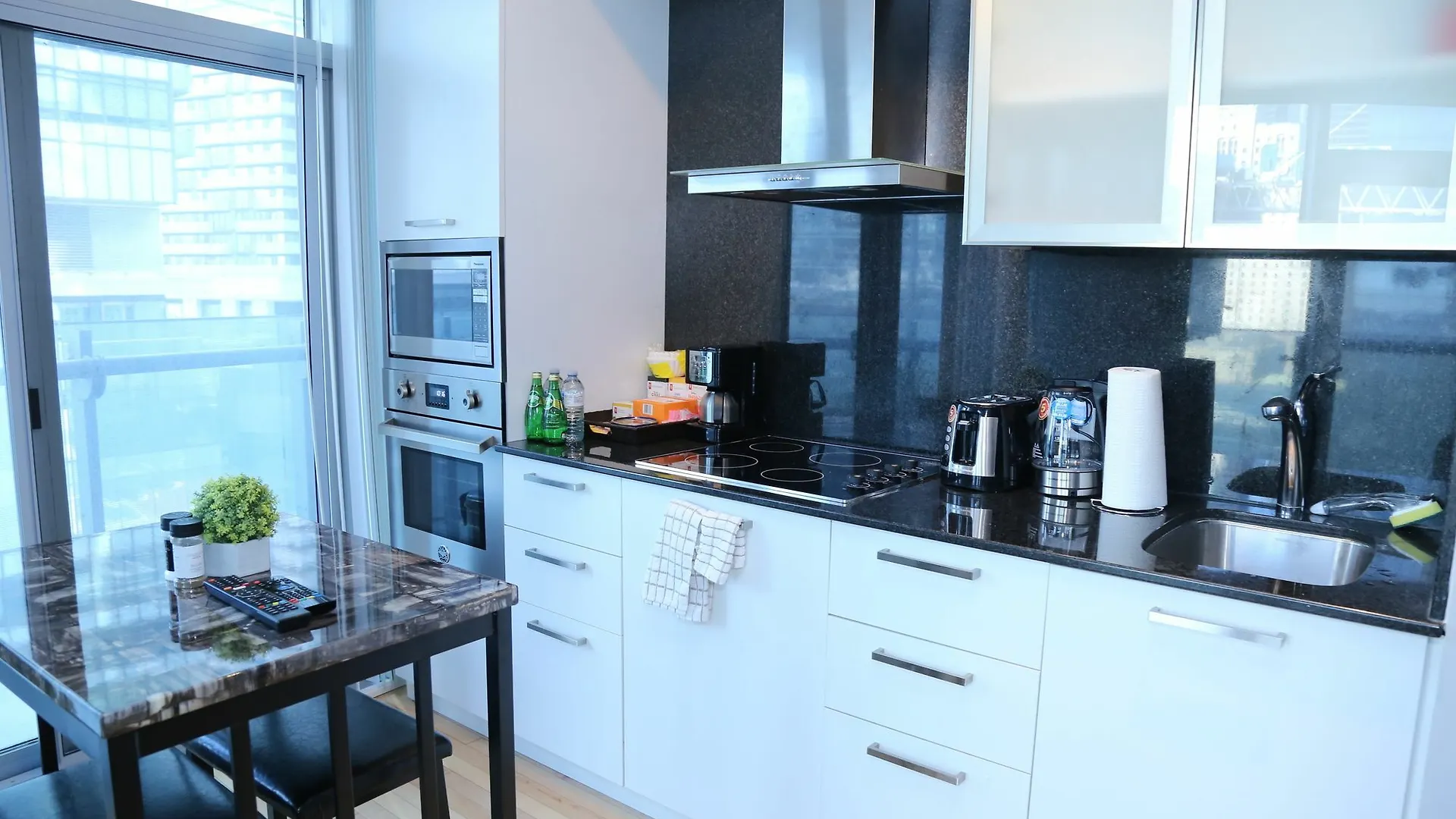 *** Hotel Plush Residence Downtown Toronto Canada